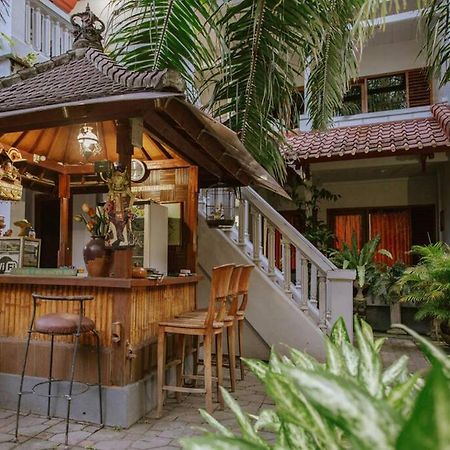Nakula Familiar Inn Denpasar Kültér fotó