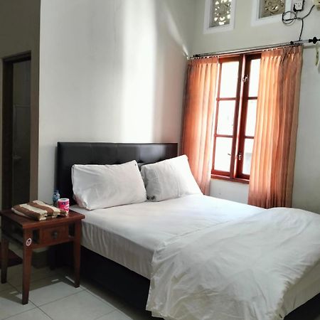 Nakula Familiar Inn Denpasar Kültér fotó