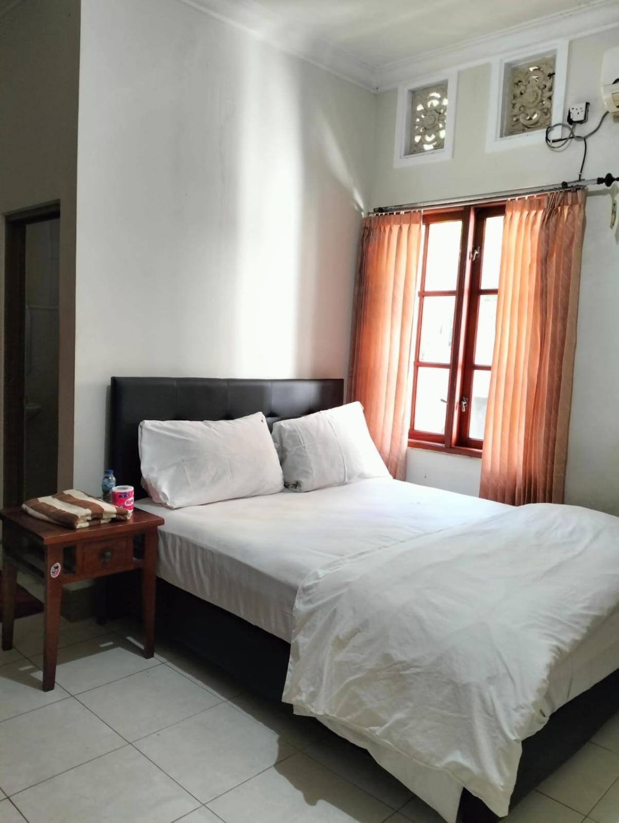 Nakula Familiar Inn Denpasar Kültér fotó